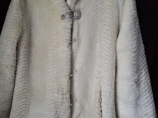 Продам полушубок и жилет. Мех искусственный, р 46-48.