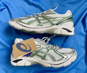 Новые кроссовки размер 42-43