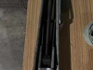 Продам резинки для москвича на двери и домкрат.