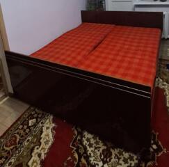 Продам крепкую советскую кровать двухспальную