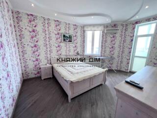 Є Генератор. Відмінна двокімнатна квартира в новобудові біля метро ...