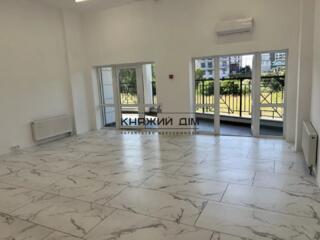 Пропонується в оренду універсальне приміщення загальною площею 40 ...