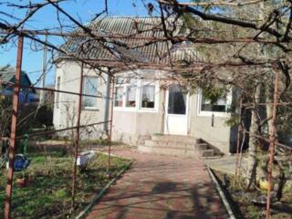 Дом в Александровке, 2004 года постройки с сауной и бассейном.