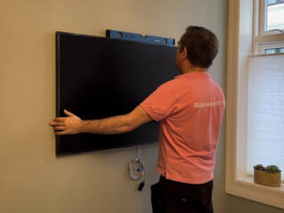 УСТАНОВКА МОНТАЖ ТВ КРОНШТЕЙНА ДЛЯ крепления телевизора. Кишинев.