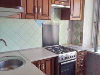 Сдам 2 комнатную квартиру на Якира в долгосрочную аренду.