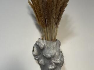 Декоративная ваза из корня дерева