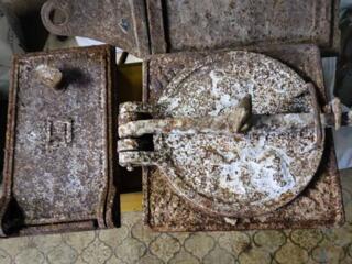 Продам за 150 руб, 230 руб и 400 руб.