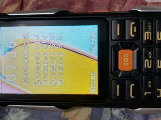 Продам новый 4 сим карты телефон.