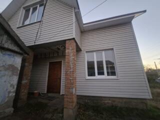 Предлагается к продаже двухэтажный дом на участке 12сот. Дом построен 