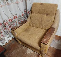КРЕСЛО с ДЕРЕВЯННЫМИ подлокотниками на перетяжку или дачу