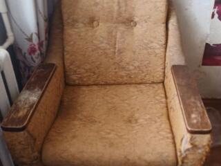 КРЕСЛО с ДЕРЕВЯННЫМИ подлокотниками на перетяжку или дачу