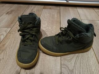 Продам детскую обувь