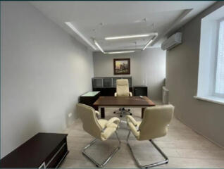 Пропонується в оренду офісне приміщення з гарним краєвидом на ...