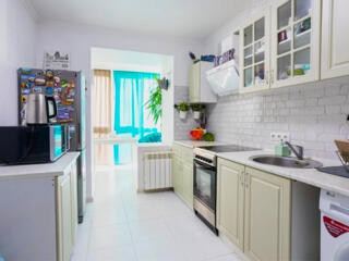 Продаётся четырёхкомнатная квартира. Днепровский район, улица ...