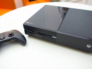 Продам Xbox one в хорошем состоянии 500 гб