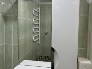 Продам зеркальный шкаф