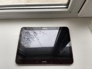 Продам планшеты на запчасти