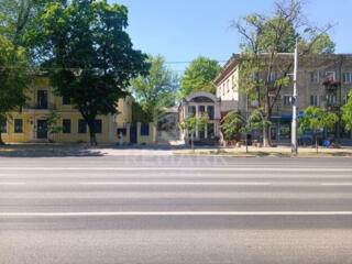 Chirie spațiu comercial / oficiu, cu geamuri panoramice pe bd. ...