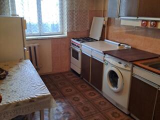 Продаётся 4-комнатная квартира.