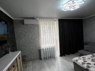 Продается двухкомнатная квартира с ремонтом, мебелью и техникой.