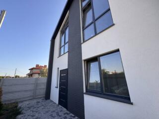 Предлагается к продаже  дом  площадью 100 кв.м в Лесках. Расположен ..