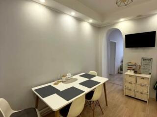 В продаже 2-х комнатная квартира на Молдаванке, по типу частного дома