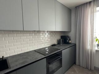 Продам 2-комнатную квартиру с ремонтом в центре Таирова