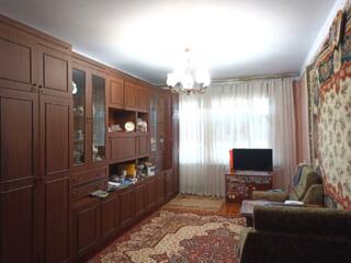 25000 $. Трехкомнатная квартира, центр - 72 м2., ул. Свердлова, 7 эт.