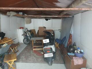 Металлический гараж возле дома Текстильщиков 12