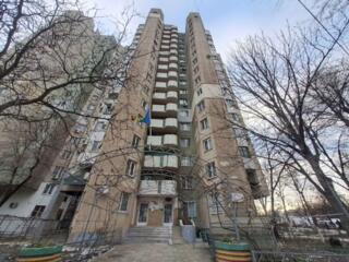 Apartament cu 3 camere, Centru.