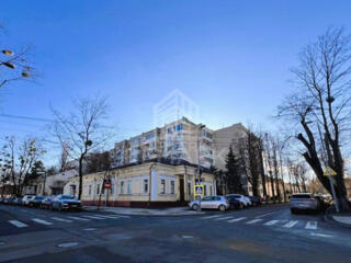 Chirie spațiu comercial - oficiu, la prima linie în centrul istoric, .