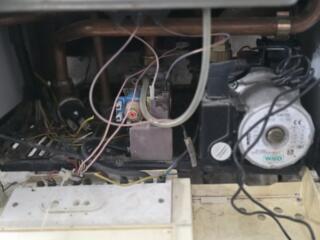 Продаётся газовый котел двухконтурный Ariston на запчасти