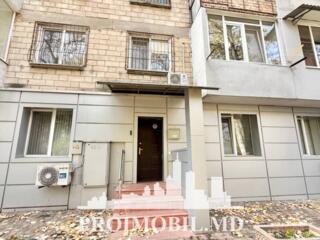 Se oferă spre chirie spațiu pentru oficii amplasat însect. Centru, ...