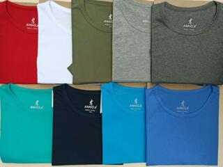 Tricou simplu de dimensiuni mari pentru bărbați.