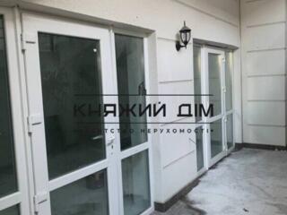 Пропонується в оренду універсальне приміщення загальною площею 40 ...