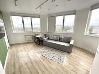 Spre vânzare apartament cu o odaie și living amplasat în sect. Poșta .