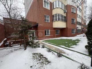 Se oferă spre chirie spațiu comercial la prima linie în sectorul ...