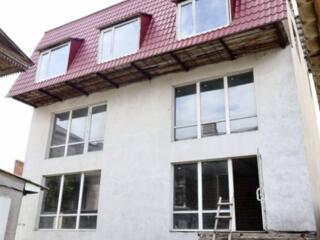 Предлагается к продаже отдельно стоящее здание в самом центре города. 