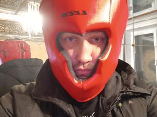 Закрытый шлем для кикбоксинга, бокса. Идеальное состояние, как новый.