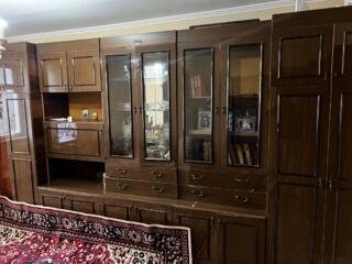 Продам хорошую стенку для гостиной в ореховом цвете