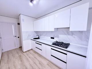 Продаётся трёхкомнатная квартира на Красных Казармах