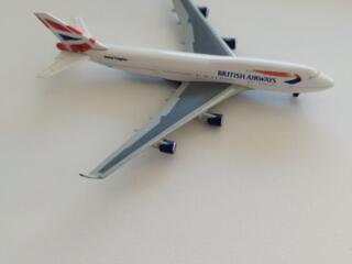 Модель самолета Boeing 747-400 British Airways. Металл. Новый.