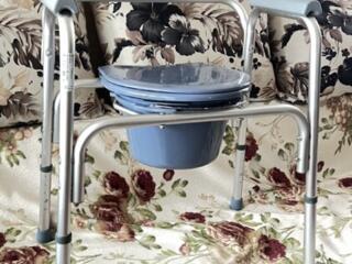 Продам медицинский стул-туалет для инвалидов / людей с ограниченной