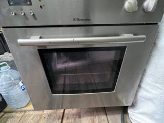 Продам электродуховку Electrolux