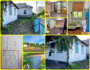 Продам полдома в Центре.