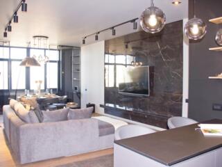 Продам 3-комнатную квартиру в ЖК "Париж", в Удельном переулк