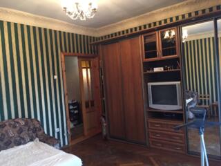 Продам 3-х комнатную сталинку с узаконенным гаражом