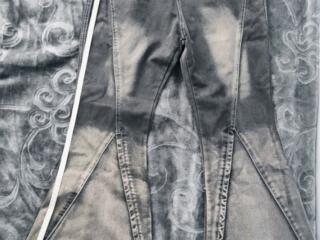 Продам джинсы 220лей