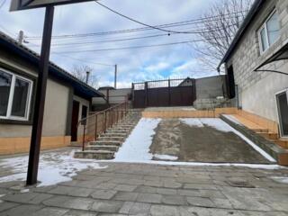 Casă cu lac pe Poșta Veche.