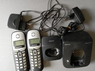 Telefoane fara fir SIEMENS -set(2 telefoane +2 baze). Pret: 300 lei